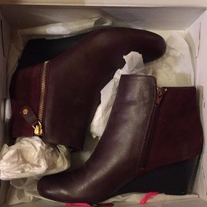 Isaac Mizrahi Kierra bootie-size 7.5, dark red